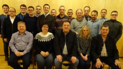 Bild: Houschka
Sie stellen sich bei der Gemeinderatswahl im März dem Votum der Wähler: Die Kandidaten der Wählergemeinschaft Wolfring zusammen mit Christian Ziegler (vorne sitzend Mitte), der ich nach vierjähriger Amtszeit erneut um den Chefsessel im Rathaus bewirbt.