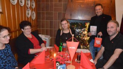 Bild: Kunz
"Die Linken" mit Ali Zant (Zweiter von rechts) stellt im "Ratskeller" ihr Wahlprogramm vor.