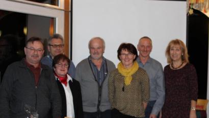 Bild: sis
Das Rote Kreuz und die Gemeinde Birgland danken oftmaligen Blutspendern (von links): Ernst Raab (125), stellvertretende BRK-Kreisgeschäftsführerin Sabine Bogner, Uwe Heidbüchel (125) Werner Schäfer (75), Barbara und Werner Söhnlein (je 75) sowie Bürgermeisterin Brigitte Bachmann.