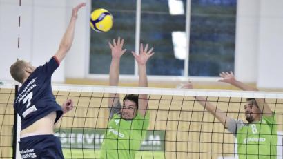 Archivbild: Hubert Ziegler , Ziegler
Wie schon im Hinspiel verloren die Volleyballer des VC Amberg - im Bild Spielertrainer David Fecko (rechts) und Severin Groha - auch das Rückspiel gegen den SVS Türkheim.