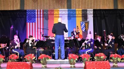 Bild: rgr
Impressionen vom Weihnachtskonzert der USAREUR-Band und Chorus in der Grafenwöhrer Stadthalle.