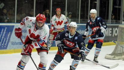 Bild: gb
Beim Eishockeyspiel der Weidener gegen die Deggendorfer Mannschaft kommt es zu einem Zwischenfall.