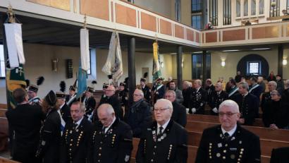 Bild: Wolfgang Steinbacher
Die Bergknappen ziehen zum Gottesdienst in die Christuskirche ein.