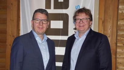 Bild: mmj
Die Geschäftsführer Stephan (links) und Günther Irlbacher gaben bei der Jahresabschlussfeier den Rückblick auf das vergangene Geschäftsjahr und sprachen über die wirtschaftliche Herausforderung in der kommenden Zeit.