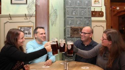 Bild: Evi Wagner
Prost, Oberpfalz:: Zugroasten-Stammtisch beim "Schloderer" in Amberg.
