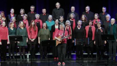 Bild: Wolfgang Steinbacher
Viel Applaus bekam der Multi-Chor für sein etwas anderes Weihnachtskonzert im Kubus.