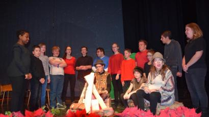 Bild: fz
"Kalt ist die Nacht" singen die Jugendlichen der Förderschule am Lagerfeuer der Hirten.