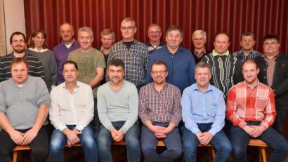 Bild: fjo
Bernhard Rom (vorne, Dritter von links) und Franz Eger (vorne, Dritter von rechts) stehen auf den ersten beiden Plätzen der neu gegründeten Bürgerliste für die Marktgemeinde Moosbach.