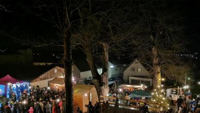 Bild: gz
Am Abend strömen die Gäste aus nah und fern zum Schlossberg-Advent.