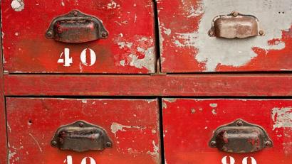 Bild: renisa – stock.adobe.com 
Unser Gehirn nimmt eine Person oder Situation wahr, vergleicht sie automatisch mit ähnlichen Personen oder Situationen, die wir bereits kennen, und vereinfacht uns damit das Denken.