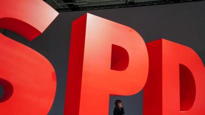 Bild: Kay Nietfeld/dpa
Einst war die SPD auch in Luhe-Wildenau groß und stolz. Doch vor der anstehenden Kommunalwahl verschwindet sie völlig in der Versenkung.