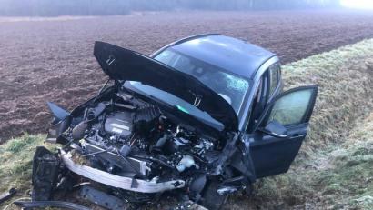 Bild: ge
Nur noch Schrottwert hatte der BMW eines 19-Jährigen, der auf der Kreisstraße AS 36 zwischen Hackern und Aichazandt gegen einen Wasserdurchlass prallte.