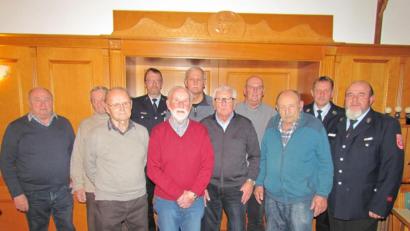 Bild: is
Bild zeigt die Geehrten für 50 und 65 Jahre Mitgliedschaft bei der FFW Pressath. v.l.n..r.: Josef Muhr, Siegfried Bodner,Albert Fischer, Ralf Schupfner (Vizekommandant), Ludwig Spitaler, Willi Rauch, Martin Gebhardt, Heinz Kppauner, Josef Frfiedrich, Stephan Fahrnbauer (stellv. Vorsitzender) und Hans Stangl, (Vorsitzender)