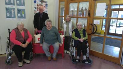 Bild: cvl
Lebhafte Erinnerungen an die Schulzeit in der Nachkriegszeit haben (von rechts) Brigitte Hermann, Lieselotte Irmer, Barbara Schmid, Fritz Schreier und Erika Graf.