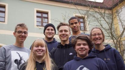 Bild: exb/Evangelische Jugend im Dekanat Weiden
Im Leitenden Kreis engagieren sich in den nächsten zwei Jahren für die Evangelische Jugend (von links): Moritz Roßmann, Ronja Bauer, Jonas Würth, Gregor Michel, Joshua Lorenz, Theodor Strobel sowie Dekanatsjugendreferentin Doris Kick.