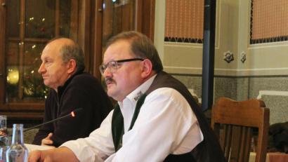 Bild: sfo
Bürgermeister Alfred Stier bei der Stadtratssitzung. Mit im Bild ist Stellvertretender Geschäftsleiter Wolfgang Kaiser (links).