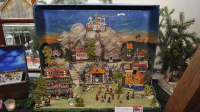 Bild: wfw
Bei der Ausstellung ist eine Grulicher Musikantenkrippe zu sehen, die Josef Grünwald 1995 gebaut hat. Die Grulich Figuren stammen aus der Zeit um 1880.