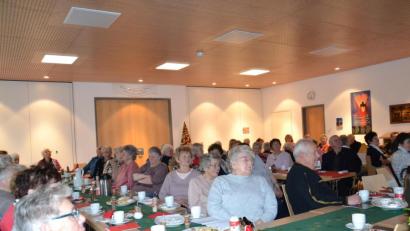 Bild: gi
Die Senioren des Tagesheims freuen sich über ein buntes Programm im Pfarrheim.