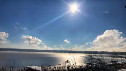 Bild: exb/Verena Danner
Herrliche Winterstunden lassen sich am Steinberger See verbringen.