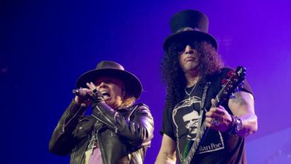 Bild: Kc Alfred/ZUMA Wire/dpa
Sänger Axl Rose und Gitarrist Slash von Guns N' Roses sind in die Jahre gekommen und trotzdem heute wieder und erfolgreich, ohne peinlich zu sein.