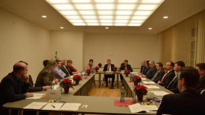Bild: szl
Zum ersten hielt der Marktgemeinderat seine Sitzung im neugestalteten Sitzungssaal im umgebauten Rathaus.