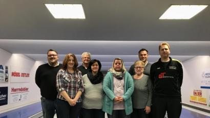 Bild: sga
Sie stehen künftig an der Spitze der FEB-Kegler (hinten von links): Michael Segerer, Wolfgang Gottfried und Daniel Gottfried sowie (vorne von links) Angelika Dittrich, Sandra Segerer, Anja Kowalcyk, Martha Segerer und Michael Wehner. Es fehlen Kurt Vogl, Matthias Hüttner und Andreas Schwaiger.