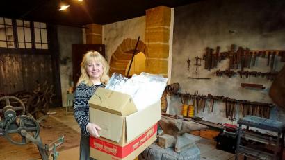 Bild: Hösamer
Die ersten Umzugskartons sind schon da: Leiterin Eva Maria Keil bereitet mit ihrem Team derzeit das Stadtmuseum für den Umbau vor. Da ist einiges einzupacken.