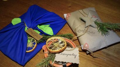 Bild: exb
Einweckgläser und kunstvoll gewickelte Tücher: Zum herkömmlichen Weihnachtsgeschenkpapier gibt es einige Alternativen.
