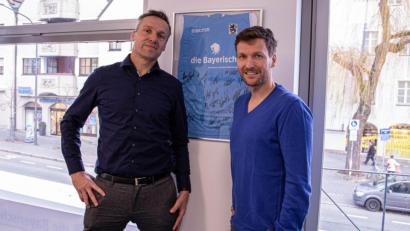 Bild: Lukas Meister
Die Ex-"Löwen"-Profis Michael Hofmann (links) und Benny Lauth waren am Dienstag in Weiden bei der Agentur Duschner zu Gast.