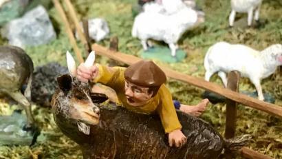 Archivbild: Rainer Christoph
Der „Goaßreiter“ ist ein Knecht, der versucht, auf einem Ziegenbock zu reiten.