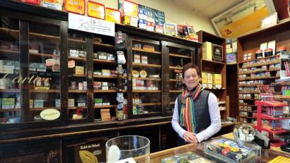 Bild: Wolfgang Steinbacher
Rund 30 Jahre stand sie hinter der Theke im "Zigarren Fuchs": Astrid Freiwald führte das Geschäft ihres Vaters und Großvaters schon in dritter Generation.