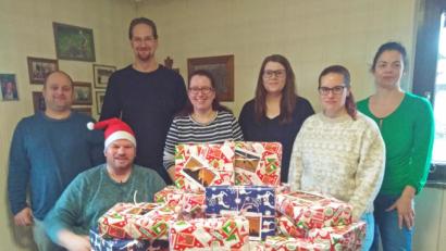 Bild: nm
Pakete packen war bei den Jusos, der AsF und der SPD angesagt. Anschließend machen sich die Helfer auf den Weg zu den Mitbürgern.