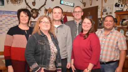 Bild: bnr
Der Gründungsvorstand Johann Kleber (Dritter von links) führt die Wählergemeinschaft "Nabburger Land" in den Kommunalwahlkampf 2020. Ihm zur Seite stehen (von links) Ernestine Gietl, Karin Raab, Hans Kreckl, Daniela Schönberger und Josef Biller.