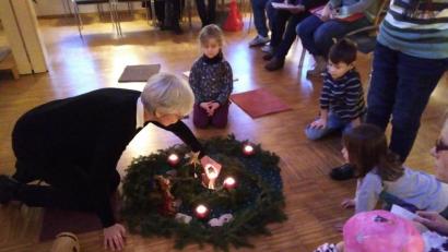 Bild: mma
Interessiert verfolgen die Kinder den Weg der klugen Wissenschaftler.