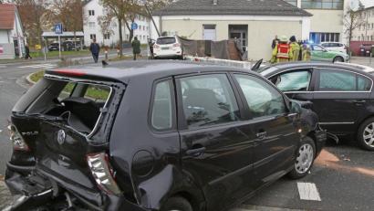 Bild: Wolfgang Steinbacher
Weil er einen epileptischen Anfall hat, verliert ein Mann im November 2016 Kreisverkehr an der Katharinenfriedhofstraße die Kontrolle über sein Auto und wird bewusstlos. Zwei Menschen bezahlen das mit ihrem Leben.