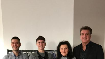 Bild: exb
Im Bild von links nach rechts: COO Christian Schraml, Mitglied der Geschäftsleitung Nadine Andritzky, Luise Reger, Geschäftsführer Hubert Andritzky.