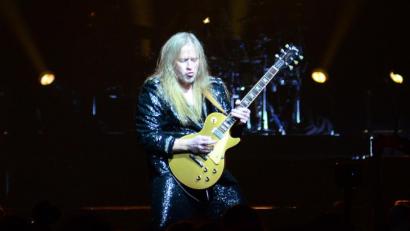 Bild: Kunz
Geburtstagskind Joey Kelly eröffnet das "25 Jahre Over the Hump"-Konzert in München mit "Why, Why, Why".