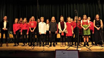 Bild: ubb
Mit fröhlichem Gesang erinnerten die jungen Sängerinnen ans Weihnachtsfest und seine Bedeutung.