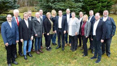 Bild: Privat
Das Kandidatenteam des SPD-Ortsvereins für die Stadtratswahl 2020 (von links): Günter Schuller, Reinhold Strobl, Franz Schumann, Gerald Dagner, Gerhard Heindl, Daniel Hutzler, Vanessa Pirke, Yvonne Biller, Uwe Bergmann, Thomas Kumeth, Ute Pirke, Christian Hartmann, Nadine Markert, Matthias Kick, Holger Krügelstein und Manfred Kick.
