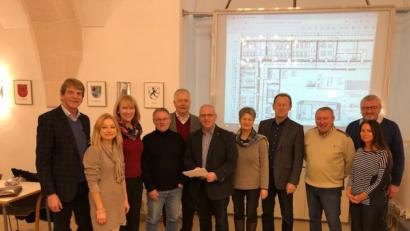 Bild: exb
Die SPD-Kreistagsfraktion hat sich mit Hoch- und Tiefbau-Experten des Landratsamts über laufende und anstehende Bauprojekte unterhalten.