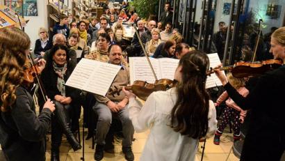 Bild: Kunz
Dieses Trio kommt mit „Canon in D-Dur für 3 Geigen“ aus der Tonwerkstatt von Johann Pachelbel beim Publikum bestens an.