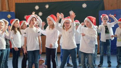 Bild: wlr
Der Weihnachtsrap der Erstklässler begeistert alle Gäste.