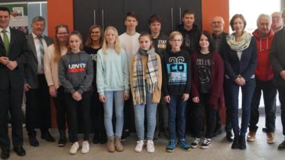 Bild: weu
Viele Ehrengäste fanden sich im Doktor-Eisenbarth- und Stadtmuseum ein, als die Schüler der neunten Klasse der Doktor-Eisenbarth-Mittelschule den überarbeiteten Bildungsatlas präsentierten.