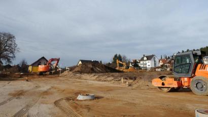 Bild: ohr
Die Arbeiten für die Erschließung des Baugebiets „Stulln Ost, Am Brensdorfer Weg“ für Straße, Wasser und Kanal schreiten zügig voran.