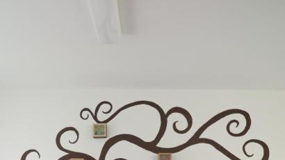 Bild: jzk
Thomas Zeitler überreichte je einen Spendenscheck an Jessika Wöhrl-Neuber (Zweite von rechts) und Regina Amm (Zweite von links). Auch die beiden ehrenamtlichen Helferinnen Sandra Hader (links) und Melanie Küspert (rechts) freuten sich über den unverhofften Geldsegen.