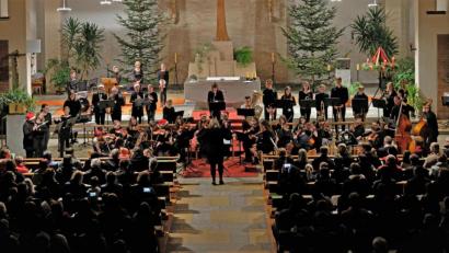 Bild: twi
Einer der Höhepunkte des Konzerts ist der swingende "Sleigh Ride" , den das Symphonieorchester unter der Leitung von Stefanie Schreyer brilliant vorträgt.
