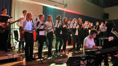 Bild: stg
Eine starke Leistung liefert das Schulorchester beim Weihnachtskonzert am Gymnasium Eschenbach ab.