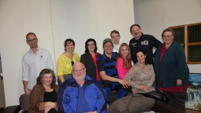 Bild: frd
Das Ensemble der „Kolpingbühne Oberviechtach“ hatte schon bei den Proben seinen Spaß, den sie bei den Aufführungen auch auf ihr Publikum übertragen will.