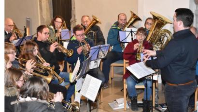Bild: no
Unter der Leitung von Martin Schmidt bereicherte der Posaunenchor Illschwang mit verschiedenen Liedbeträgen das Programm des Abends..