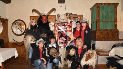 Bild: hcz
Die "Swinging Hats" organisieren den ersten "Rauhnachtslauf". Die "Oberpfälzer Schlossteufeln" unterstützen sie dabei.